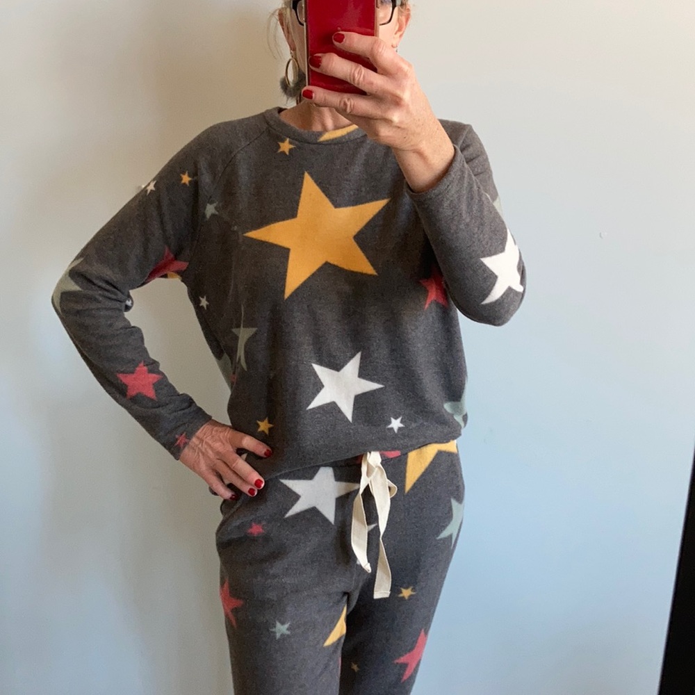 Size MEDIUM Left Star Print Lounge Set - Picture 2 of 8